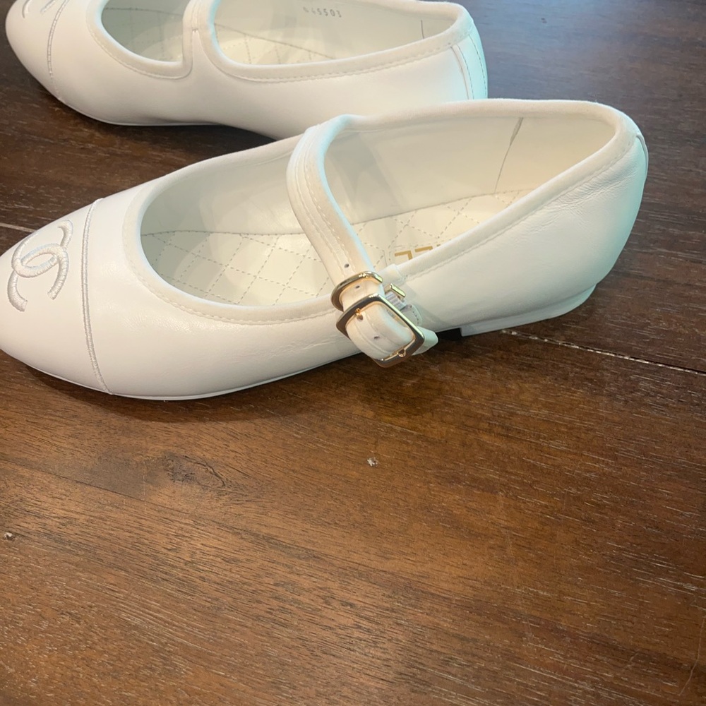 Chanel white Ballet flat